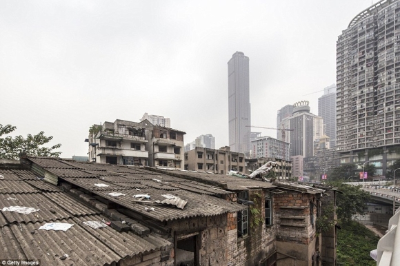 17 Chum Anh Ranh Gioi Giau Ngheo Chi Cach Nhau Mot Hang Rao