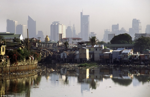 24 Chum Anh Ranh Gioi Giau Ngheo Chi Cach Nhau Mot Hang Rao