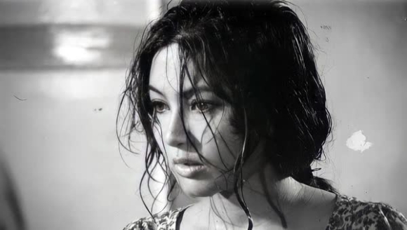 4 Nhung Chuyen Chua Biet Ve Tham Thuy Hang Xinh Dep Tuyet Tran Su Nghiep Lung Lay Nhung Duong Tinh Day Dau Kho