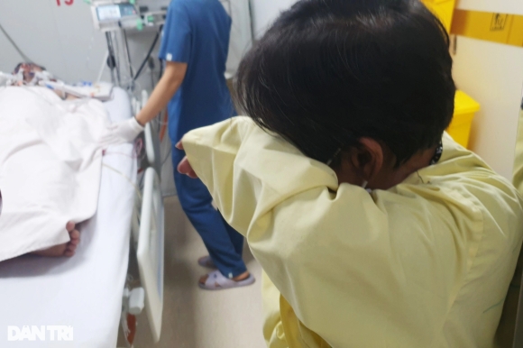 1 Me Gia Ban Ve So Ua Nuoc Mat Cho Con Tinh Lai Ve Nha Voi Ma Loc Oi