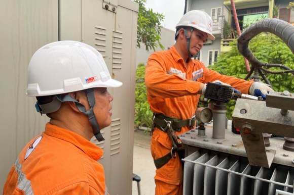 2 Mat Dien Va Nhung Thong Bao Khong Duoc De Hieu Cho Lam