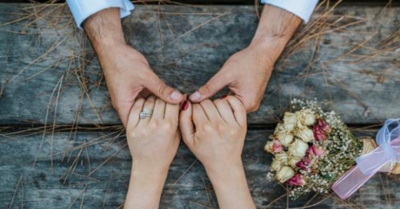 1 Dan Ong Tay Cuc Me Man Va Khao Khat Hen Ho Phu Nu Goc Viet