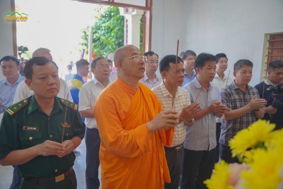 1 Tru Tri Chua Ba Vang Tai Xuat Thinh Vong Giai Nghiep