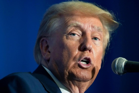 1 Trump Goi Co Van Dac Biet La Dien Ro Va Vuong Vao Mau Thuan Voi Chinh Minh