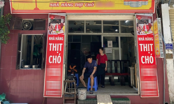 2 Nguoi Nuoc Ngoai Soc To Mo Voi Thit Cho O Viet Nam