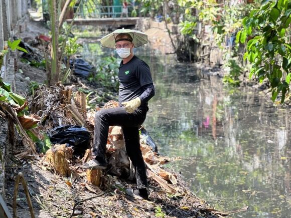 1 Anh Tay Don Rac O Kenh Nuoc Den Sai Gon