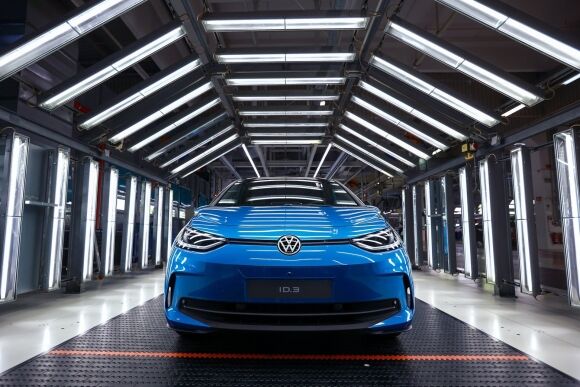 1 Volkswagen Niem Tu Hao Cua Nuoc Duc Ben Bo Vuc Tham Nguy Co Tro Thanh Nha San Xuat Theo Hop Dong Lap Xe Cho Hang Khac