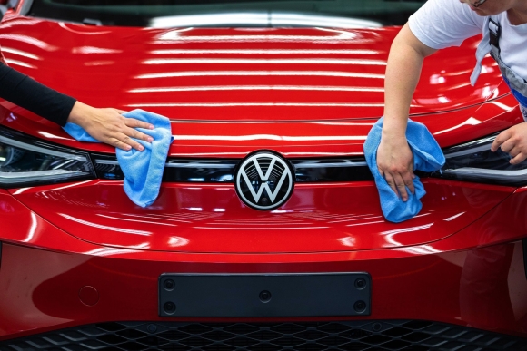 3 Volkswagen Niem Tu Hao Cua Nuoc Duc Ben Bo Vuc Tham Nguy Co Tro Thanh Nha San Xuat Theo Hop Dong Lap Xe Cho Hang Khac