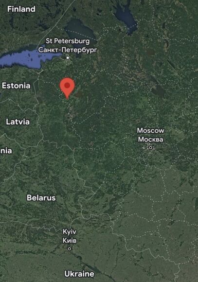 3 Uav Tap Kich Can Cu Khong Quan Nga O Novgorod Mot May Baynem Bom Chien Luoc Tu 22 Cua Nga O Can Cu Bi Hu Hai