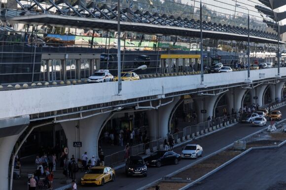 1 Nga Dong Khong Phan Phia Tren 3 San Bay Lon Nhat O Matxcova