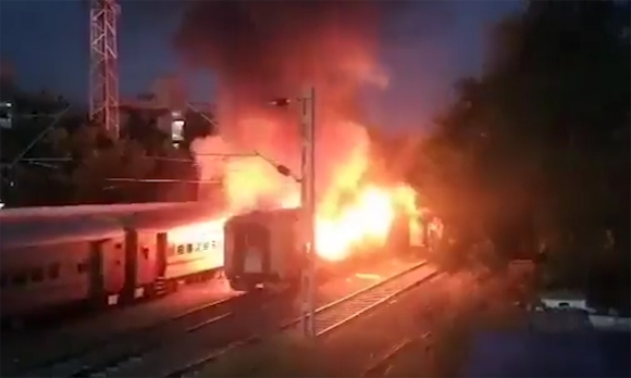 1 Khach Lam Chay Toa Tau Khi Pha Tra 9 Nguoi Thiet Mang