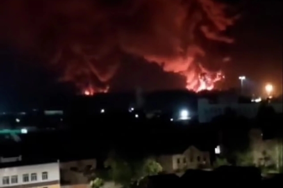 1 Uav O At Tap Kich San Bay Nga Loat May Bay Bi Hu Hai