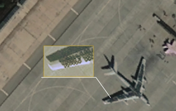 1 Anh Ve Tinh Cho Thay Nga Bao Ve May Bay Tu 95 Bang Lop O To