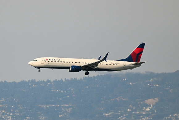 1 May Bay My Quay Dau Vi Khach Bi Tieu Chay