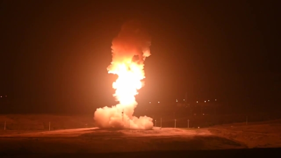 1 My Thu Ten Lua Lien Luc Dia Co Kha Nang Mang Dau Dan Hat Nhan