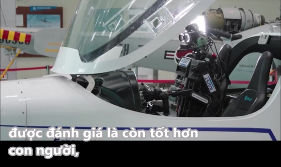 2 Han Quoc Phat Trien Robot Dau Tien Tren The Gioi Co Kha Nang Lai May Bay