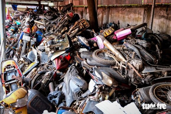 2 Khong Chi San Bay Ben Xe Cung Chat Xe May Vo Chu Thanh Dong Co Moc Um Tum