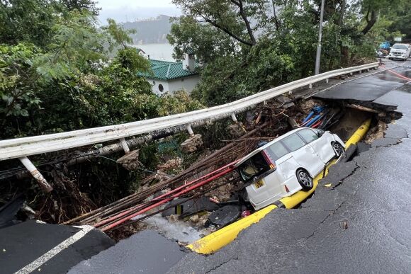 2 Mua Lon Nhat Hon Mot The Ky Khien Hong Kong Te Liet