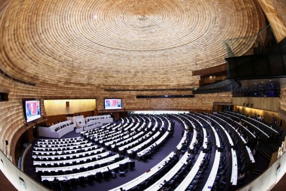 2 Thu Tuong Thai Lan Giu Loi Hua Cho Dan Tien Chi Tieu De Kich Thich Kinh Te