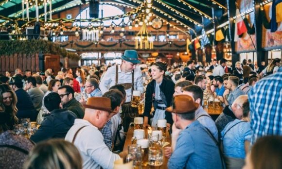 5 Duc Hang Trieu Khach Do Ve Le Hoi Bia Lon Nhat The Gioi