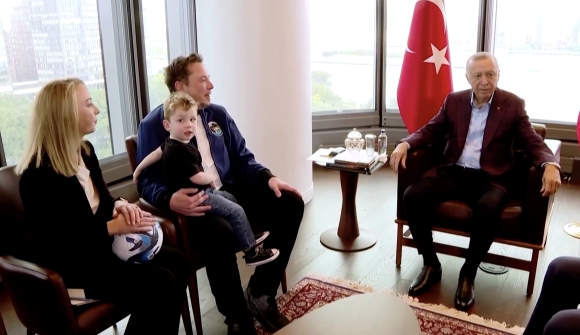 1 Elon Musk Be Con Gap Tong Thong Tho Nhi Ky