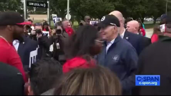 2 Ong Biden Tham Gia Cuoc Bieu Tinh Cua Lao Dong Nganh Oto