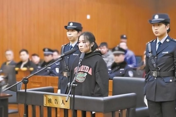 4 Giup Viec Phong Hoa Dot Ca Gia Dinh Chu Nha Khi Long Tin Va Su Luong Thien Dat Sai Nguoi