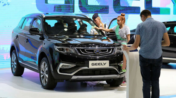 2 O To Trung Quoc Lam Mua Lam Gio O Thi Truong Nga