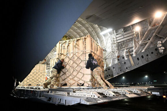 2 Ba Lan Phat Hien Duong Day Gian Diep Nho Mot Nguoi Say Ruou