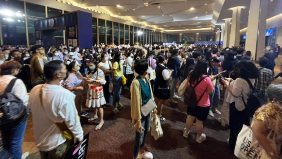 3 Thieu Nien 14 Tuoi Xa Sung Tai Trung Tam Thuong Mai Bangkok 3 Nguoi Chet