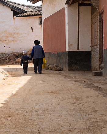 1 Cham Chau 5 Nam Ba Ngoai Doi Phi 26000 Usd