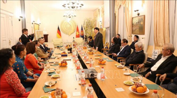 1 Gin Giu Va Phat Trien Van Hoa Nghe Thuat Viet Nam O Duc