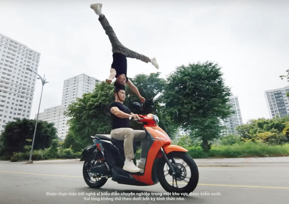 1 Cong An Lam Viec Voi Quoc Co Quoc Nghiep Vu Chong Dau Di Xe May