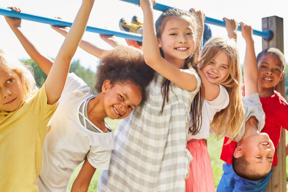 Con tôi học không quá 6 tiếng một ngày ở Đức, học sinh Việt phải học 12 tiếng/1 ngày