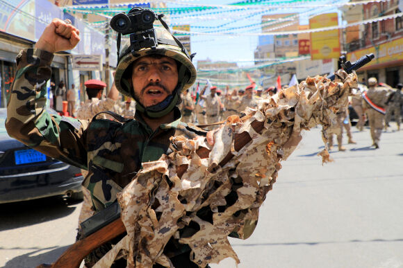 1 Houthi Tuyen Bo Tap Kich Hang Loat Ten Lua Vao Mien Nam Israel