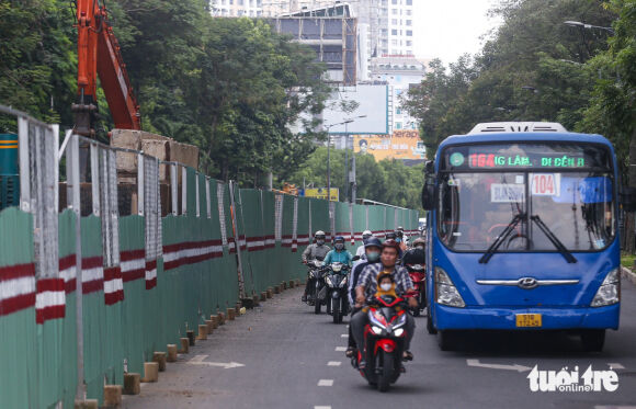 10 Nhieu Duong Pho O Tphcm Dang Bi Bop Nghet Boi Lo Cot