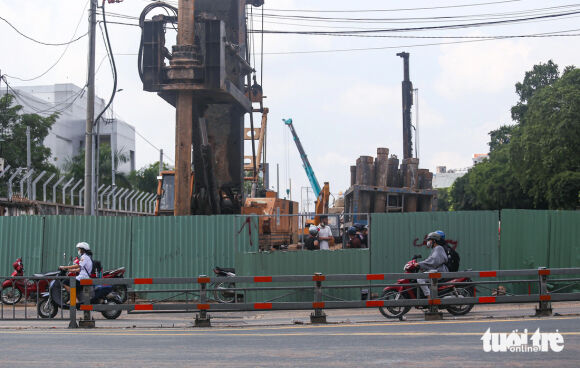 11 Nhieu Duong Pho O Tphcm Dang Bi Bop Nghet Boi Lo Cot