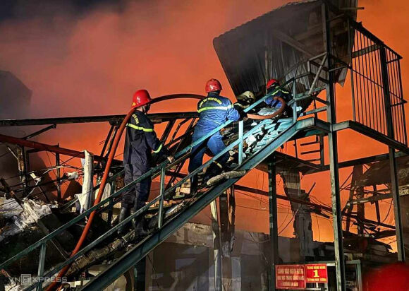 2 Chay Nha Kho Hang Nghin M2 O Tp Hcm