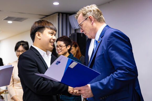 2 Co Hoi Cho Nhan Luc Tre Viet Nam Sang Duc Hoc Tap Lam Viec