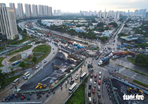 3 Nhieu Duong Pho O Tphcm Dang Bi Bop Nghet Boi Lo Cot