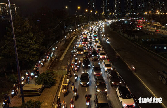 4 Nhieu Duong Pho O Tphcm Dang Bi Bop Nghet Boi Lo Cot