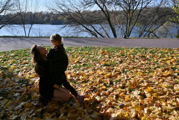 2 Phu Nu Tre Em Ukraine Qua Israel Lanh Nan Gio Vat Va Chay Ve Tron Cuoc Chien Voi Hamas