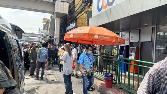 1 Sinh Vien Ban Nhau O Bangkok Giao Vien Thiet Mang