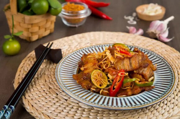 Công thức làm thịt ba chỉ nướng lắc sả tắc cực đơn giản, càng ăn càng cuốn