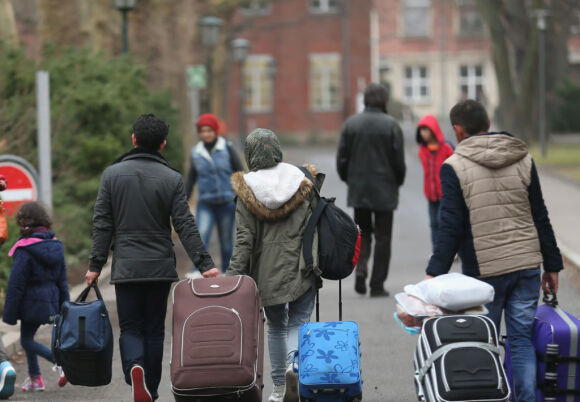 2 Cuoc Khung Hoang Di Cu Khong Hoi Ket O Duc