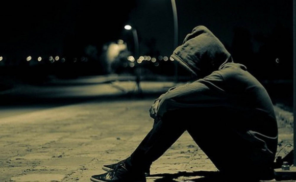 Đến chăm người yêu ốm, tôi vô tình nhìn thấy thứ không nên biết