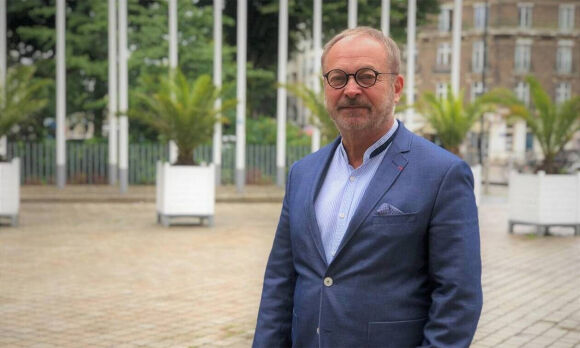 2 Nu Nghi Si Phap Ke Su Co Bi Dong Nghiep Chuoc Thuoc