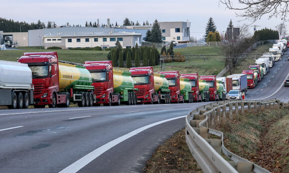 1 Ukraine Thiet Hai 430 Trieu Usd Vi Cua Khau Voi Ba Lan Bi Chan