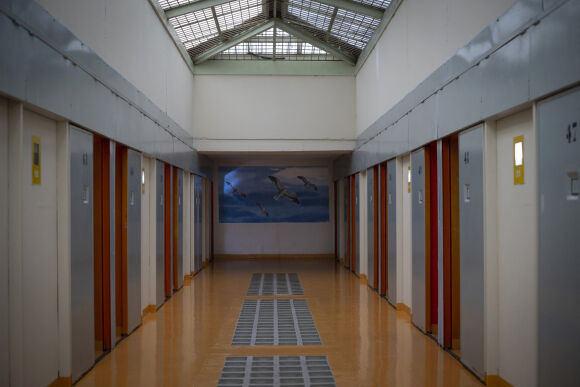 2 Nha Tu Noi Nam Nu Sinh Hoat Chung