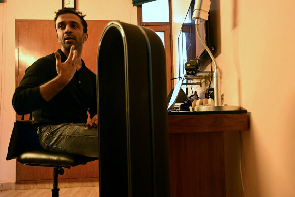 2 Hai The Gioi Giau Ngheo Giua Khoi Mu Delhi